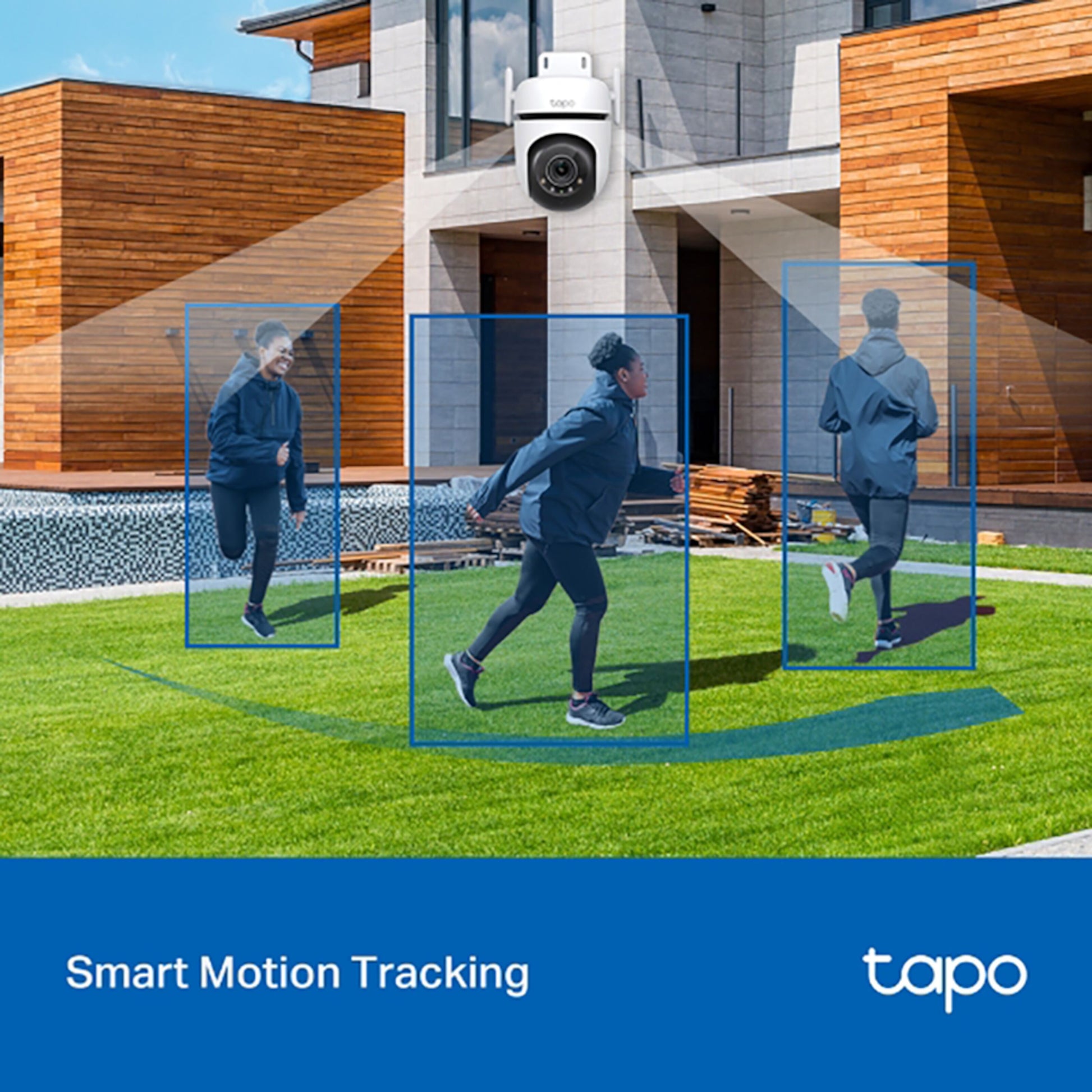 Tp-Link Tapo C520WS trådløst overvågningskamera monteret over dør, tekst: Smart Motion Tracking, viser blå tracking-rektangler.