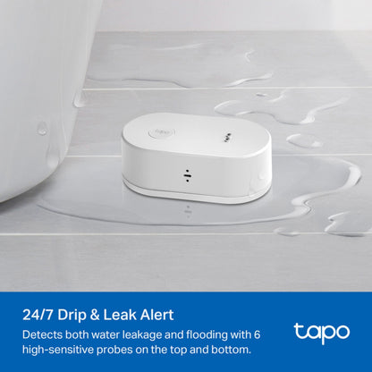 TP-Link Tapo T300 lækagedetektor med 6 sensorer øverst/nederst, registrerer vandlækage ved badekar, hvid.