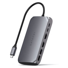 Satechi M1 USB-C Multiadapter med USB, HDMI og kortlæserporte samt kort fastmonteret USB-C kabel.