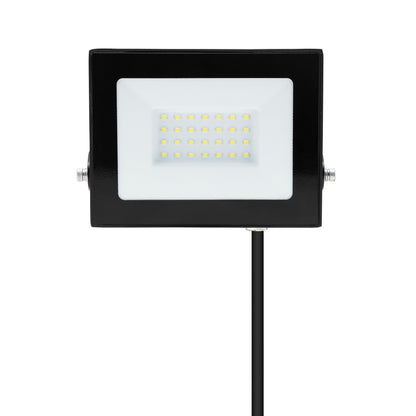 LED-projektør 30W 3380lm IP65 sort, rektangulær med gitter af gule LED'er, monteret på stativ med sort kabel.