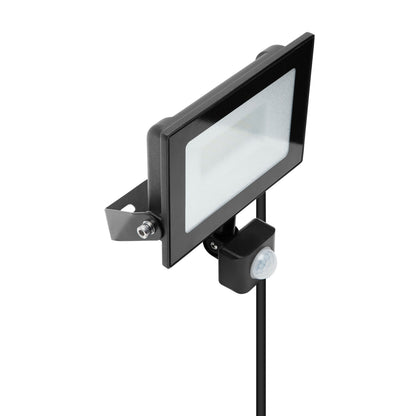 Luxorparts LED-projektør 30W 3380 lm sort rektangulær ramme metalbeslag sort stang infrarød sensor IP44.