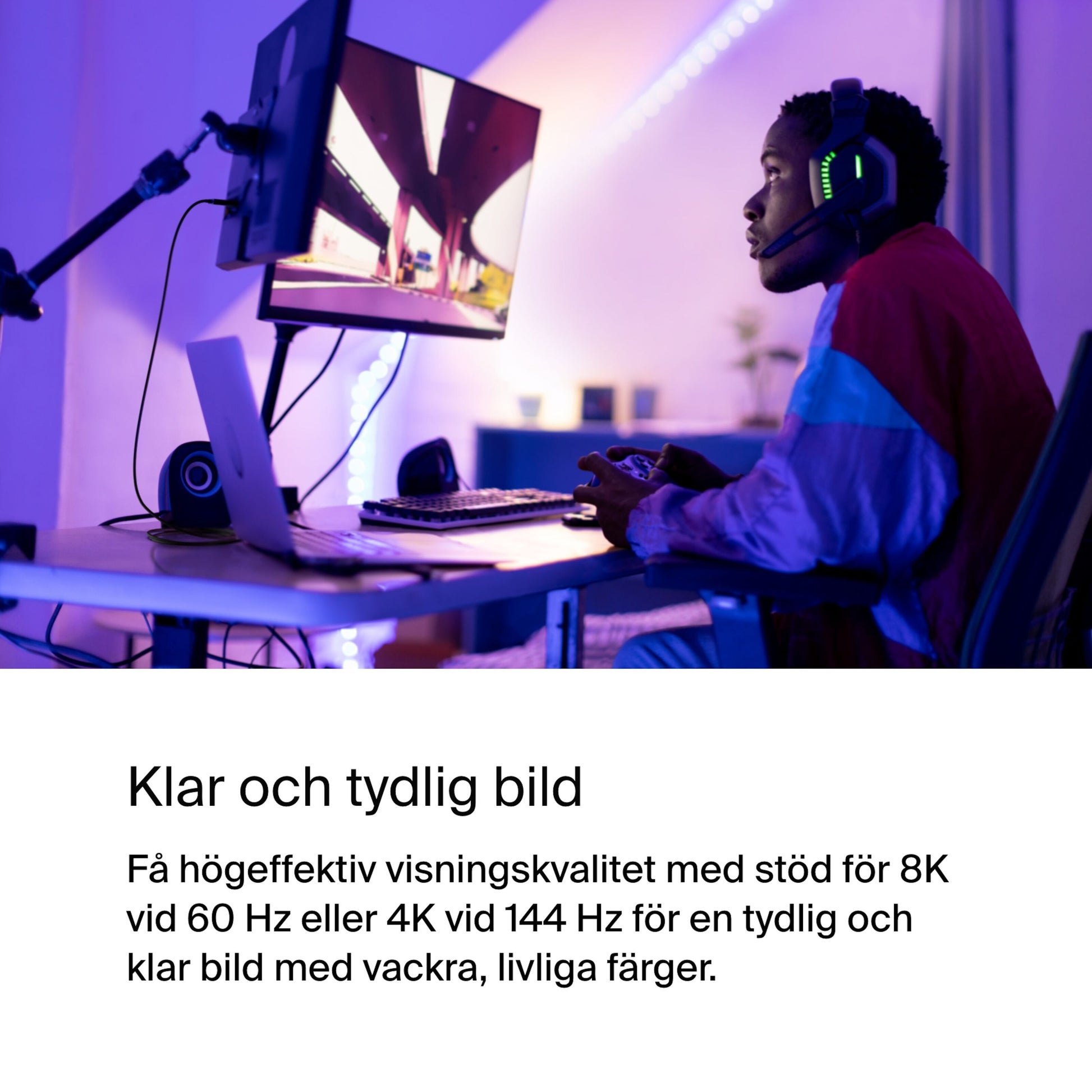 USB-C-kabel til Displayport 8K/60 Hz 2 m tilsluttet controller og stor buet skærm, lilla/blåt lys i rummet.