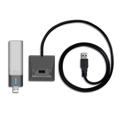 TP-Link Archer TX20UH trådløst USB-netværkskort AX1800, sort firkantet extender-base med port og lang sort USB-kabel.