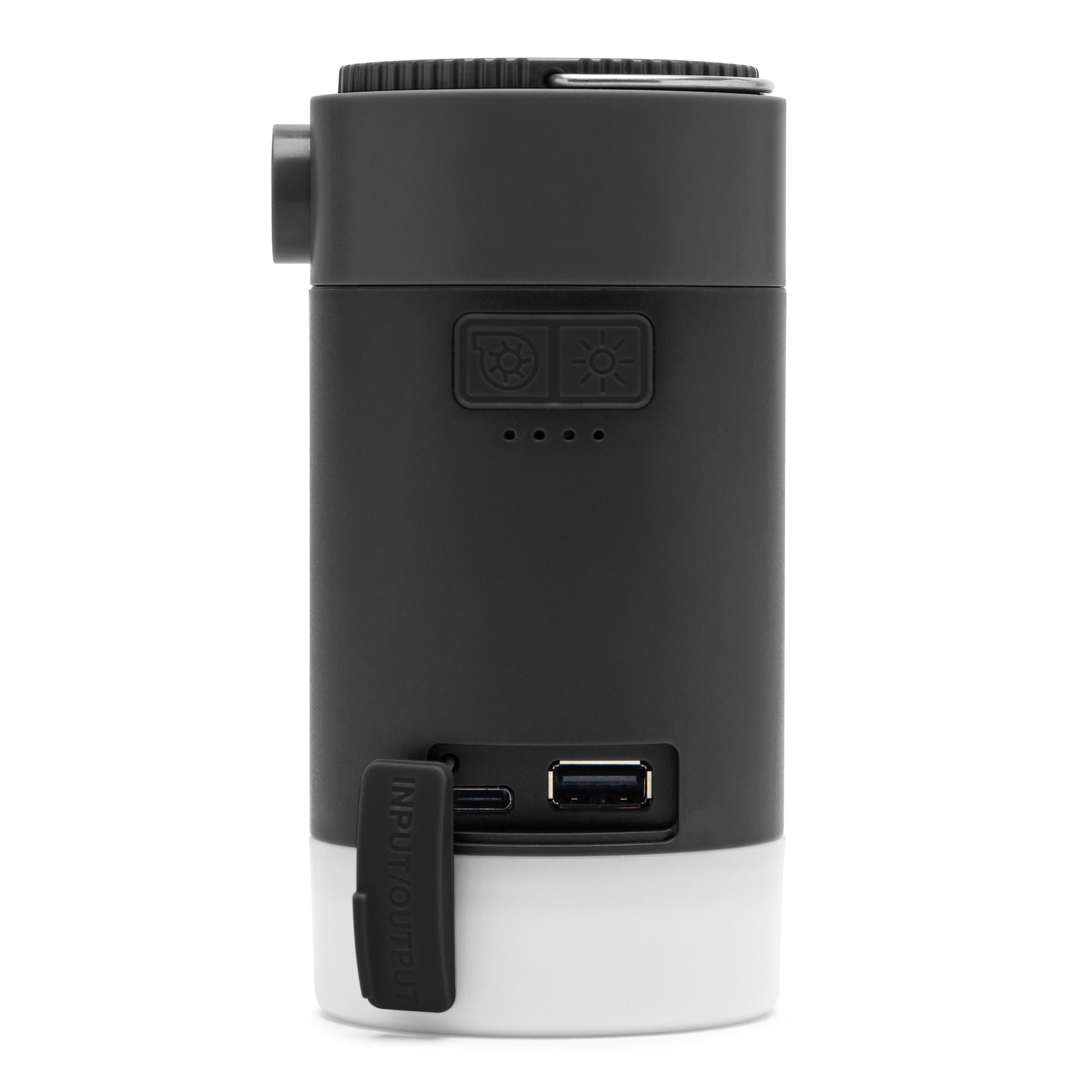Solcellepumpe med lygte og powerbank, sort cylinder, sol/sky-knapper, USB- og USB-C-port, gummilåg.