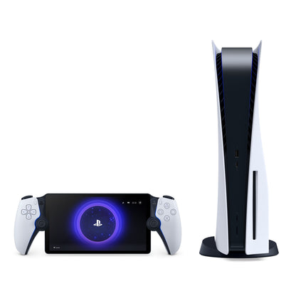 PlayStation 5 konsol stående ved siden af PlayStation Portal Fjernspiller med remote play, logo på skærm, hvide controllere.