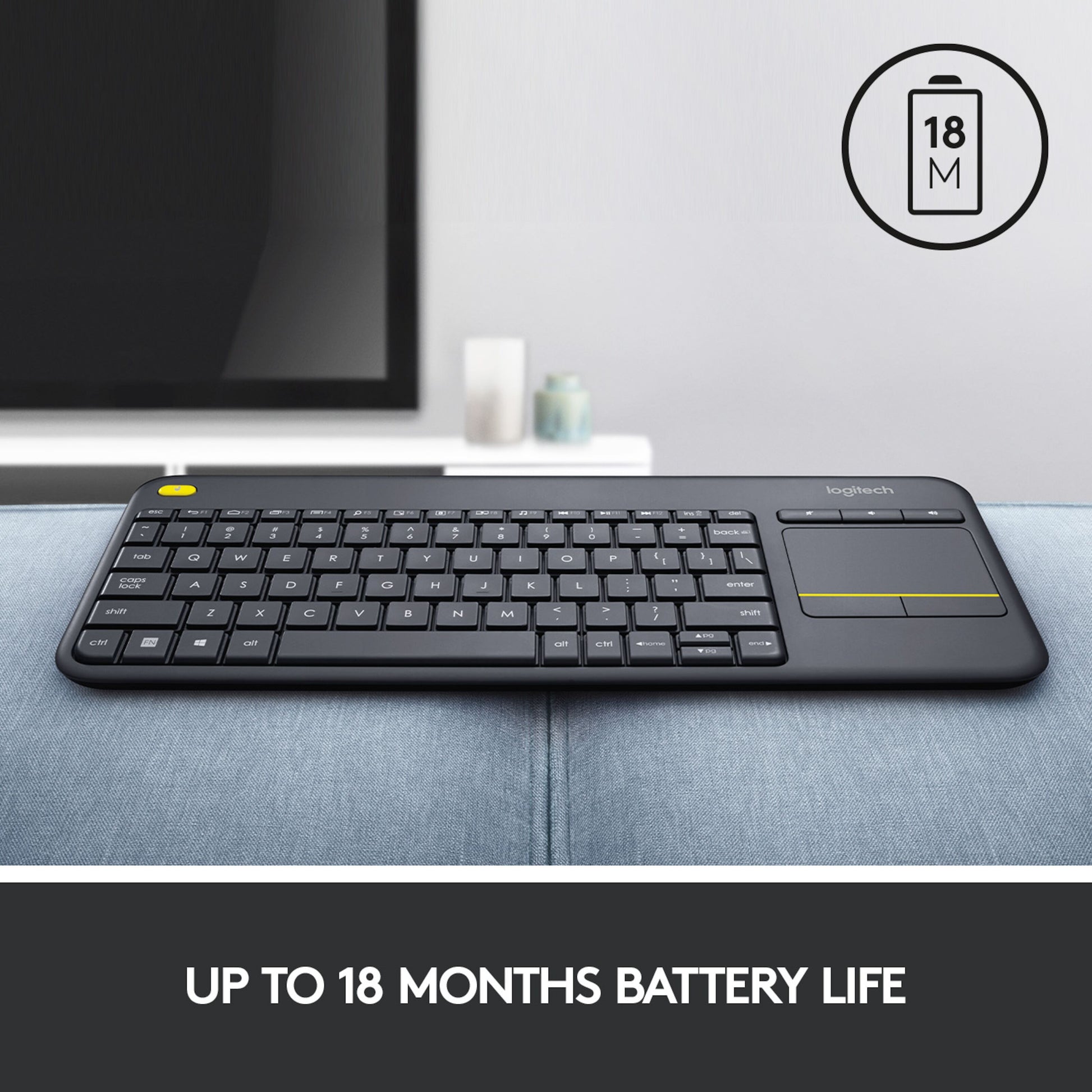 Logitech K400 Plus trådløst tastatur med touchpad, sort, batteri-ikon med "18 M" og tekst: OP TIL 18 MÅNEDERS BATTERILEVETID.