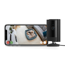 Ring Indendørs kamera Gen. 2 trådløs overvågning sort ved siden af smartphone med live video, 1080p Full HD.