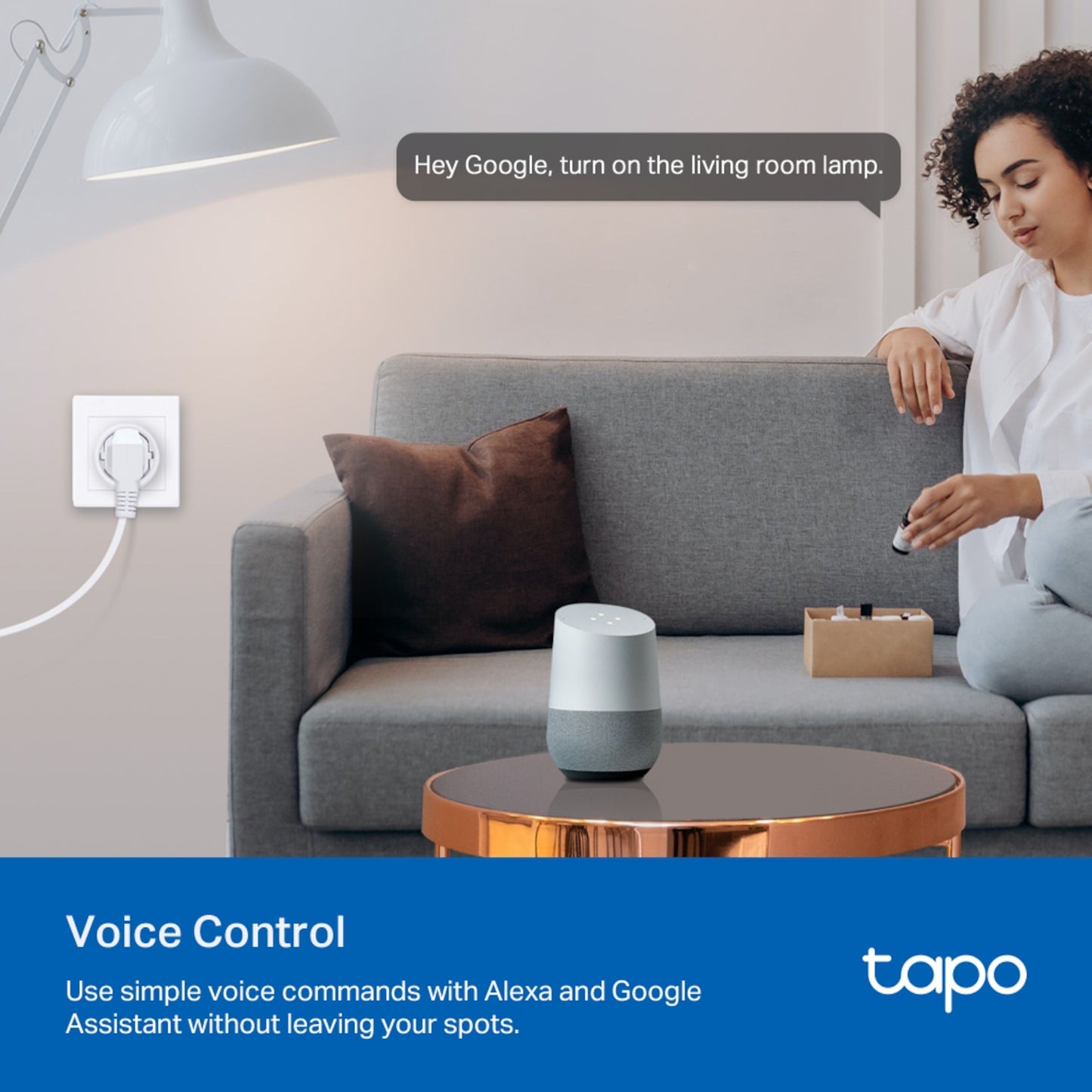 TP-Link Tapo P115 Smart Wifi-fjernstrømsafbryder med energimåling 4-pak synlig på væg, tekst: Stemmestyring.