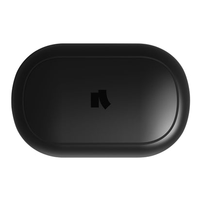 Nomadelic TWS Sport trådløse hovedtelefoner til træning med sort, oval opladeetui og centralt placeret Nomadelic-logo.