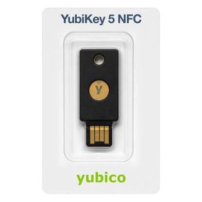 YubiKey 5 NFC USB-A sikkerhedsnøgle i hvid emballage med "YubiKey 5 NFC" og "yubico" logo synligt.