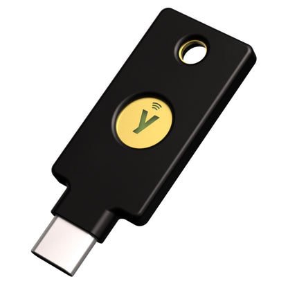 Yubico YubiKey 5C NFC sikkerhedsnøgle, sort, USB-C stik, cirkulært guld touchfelt med grønt Y-logo, hul til nøglering.