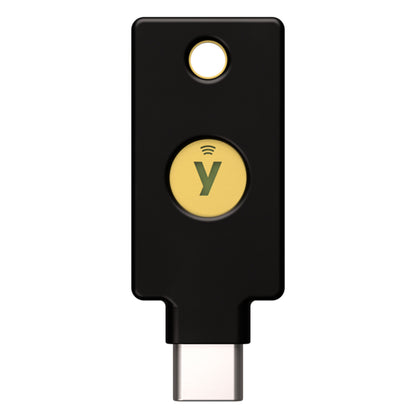 YubiKey 5C NFC sort sikkerhedsnøgle med USB-C stik, gult cirkulært Y-knap, trådløst symbol og hul til nøglering.