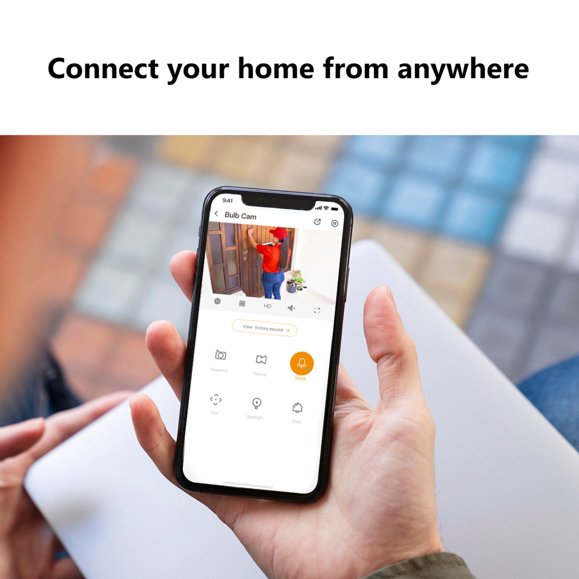 Imou Pære Cam LED-lampe overvågningskamera vises i Imou app med live 360° feed på smartphone.