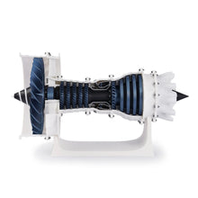 Bambu Lab 3D-kit til jetmotor Grå, tværsnitsmodel med synlige blæsere, kompressor, forbrændingskammer og turbine.