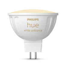 Philips Hue White Ambiance MR16 400 lm smart LED-pære med GU5.3 sokkel og guldtryk af Philips Hue-logo og navn.
