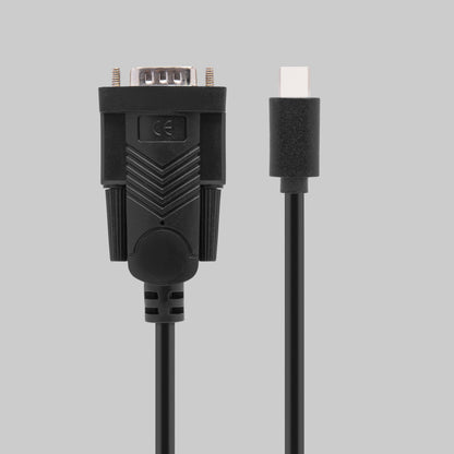 Sort Plexgear USB-C til seriel adapter med VGA-stik til venstre og USB-C til højre, egnet til RS-232 udstyr.