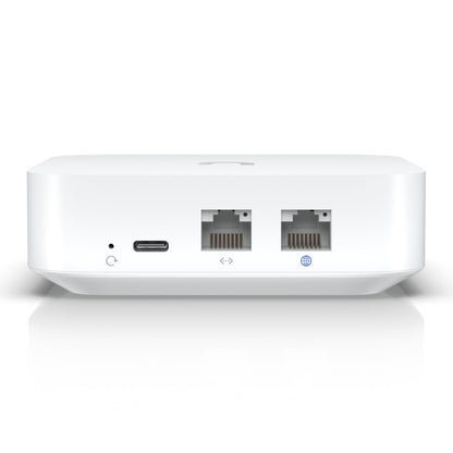 Ubiquiti UniFi Express Gateway Accesspunkt Wifi 6, hvid, rektangulær, reset-knap, USB-C og to Ethernet-porte bagpå.