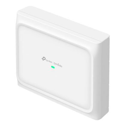 TP-Link Omada EAP772 Wifi 7 udendørs adgangspunkt BE11000 i hvid med grøn frontindikator, vist skråt.