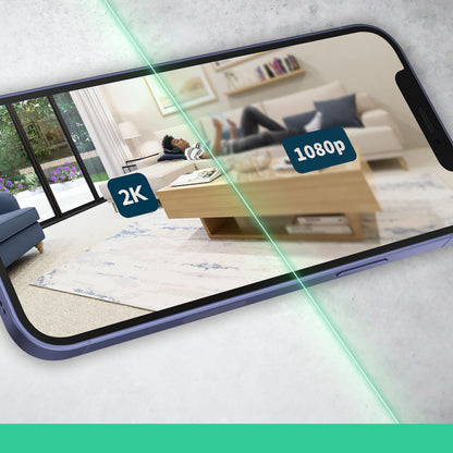 Arlo Essentiel 2K indendørskamera 2-pakke vises på smartphone med videokvalitet sammenlignet med 1080p.
