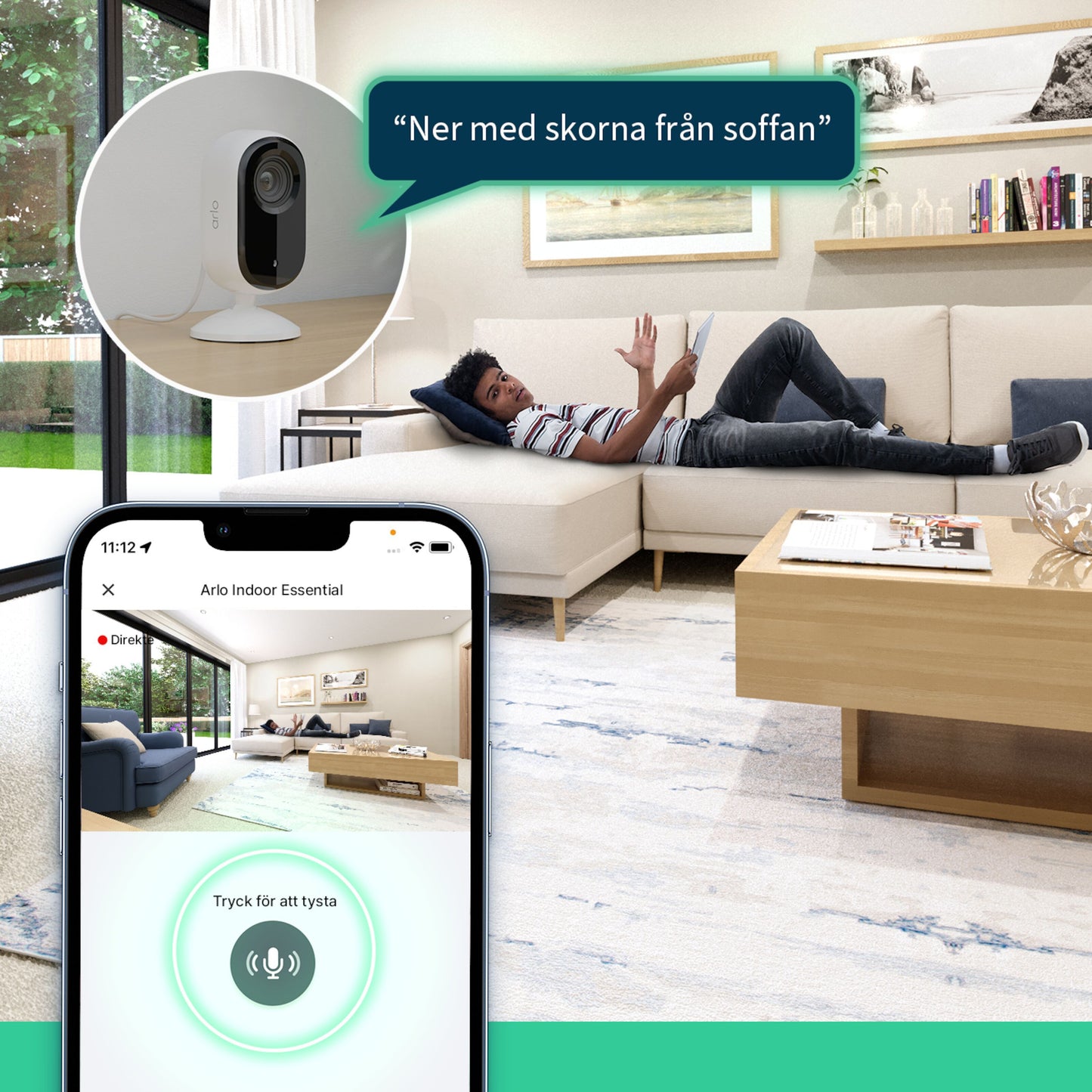 Arlo Essential 2K indendørskamera 2-pakke overvåger, live-feed med tekst: Ner med skorna fra soffan på smartphone.