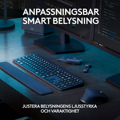 Logitech MX Keys S Trådløst tastatur Grafit med baggrundsbelyste taster, mus og kode på dobbelt skærm.
