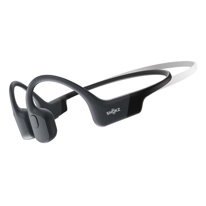 Shokz OpenRun Mini trådløse øretelefoner USB-C med benledningsteknologi og slankt buet bånd over ørerne og bag hovedet.