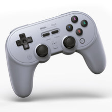 8Bitdo Pro 2 Bluetooth Hall Edition håndkontrol grå med Hall-effektsensor, dobbelte analoge styrepinde og farvede knapper.