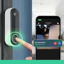 Arlo Essential 2K Trådløs dørklokke monteret på væg, visning af 2K live-feed på smartphone, Arlo-dørklokke notifikation.