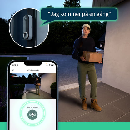 Arlo Essential 2K trådløs videodørklokke med Chime 2 vist på mobil skærm, svensk besked i taleikon.