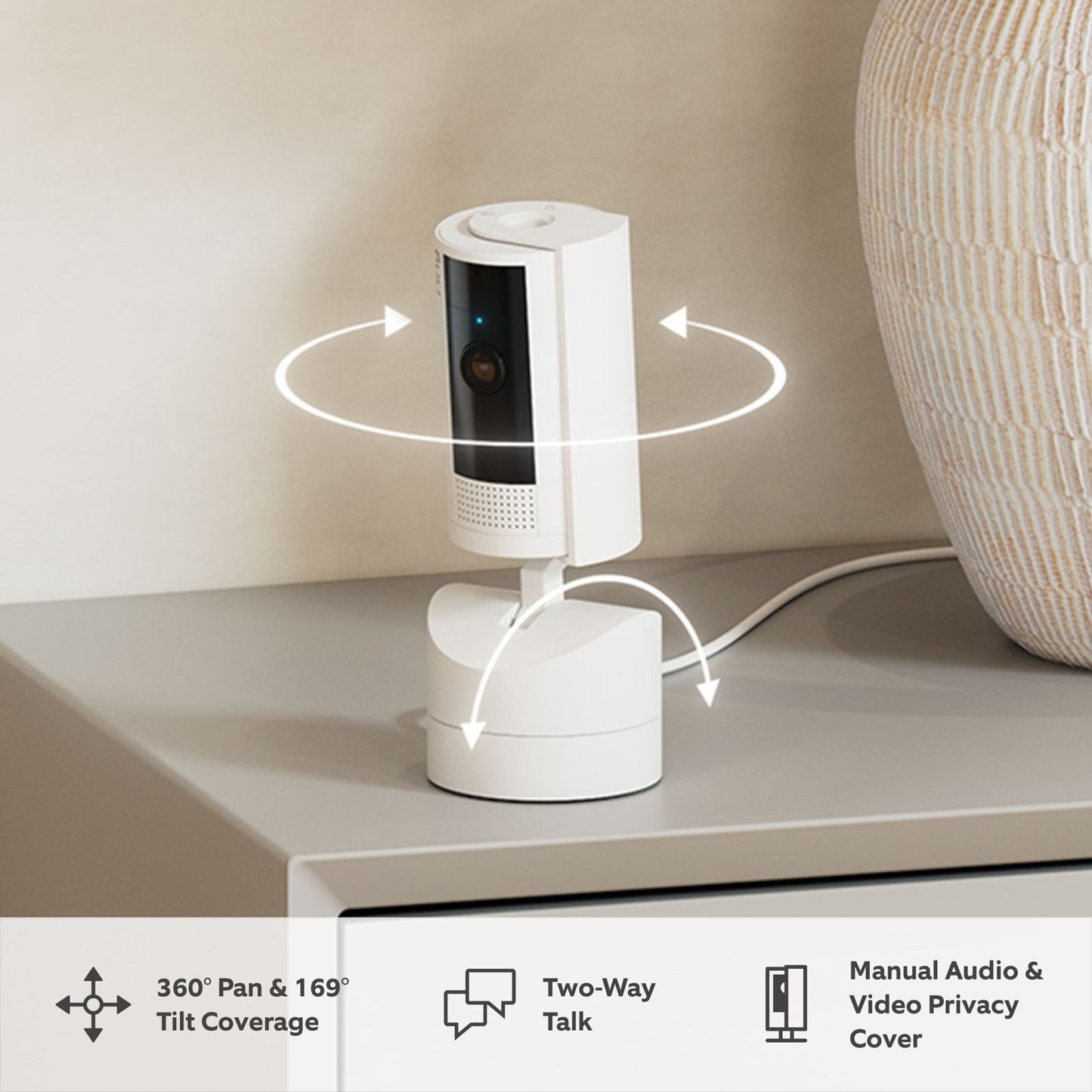 Ring Pan-Tilt indendørs kamera med 360° panorering, 169° vipning, tovejstale, privatdæksel og farve-nattesyn.