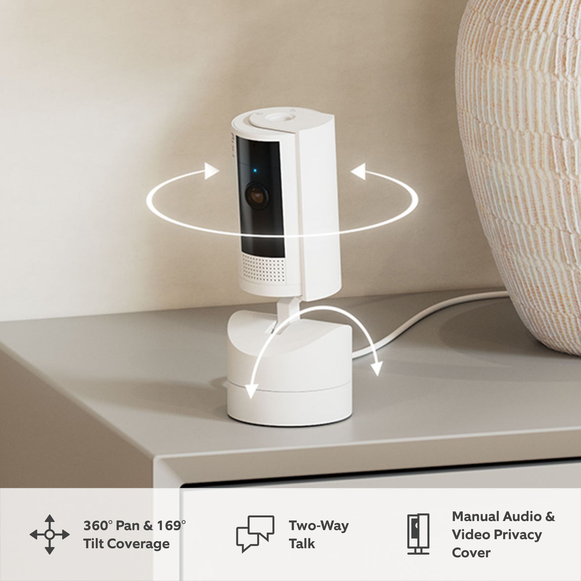 Ring Pan-Tilt indendørs kamera med 360° panorering, 169° vipning, tovejstale, privatdæksel og farve-nattesyn.
