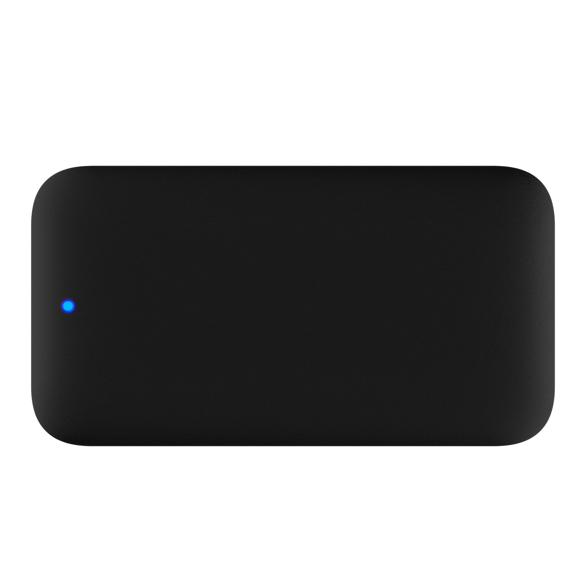 Plexgear USB 3.0 hub 4-ports sort, rektangulær med afrundede kanter og blå LED-indikator venstre side.