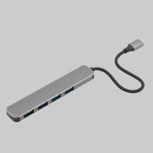USB-A-hub med USB-C, model CB223, 4 porte, rektangulær form, kort buet kabel med USB-C-stik.