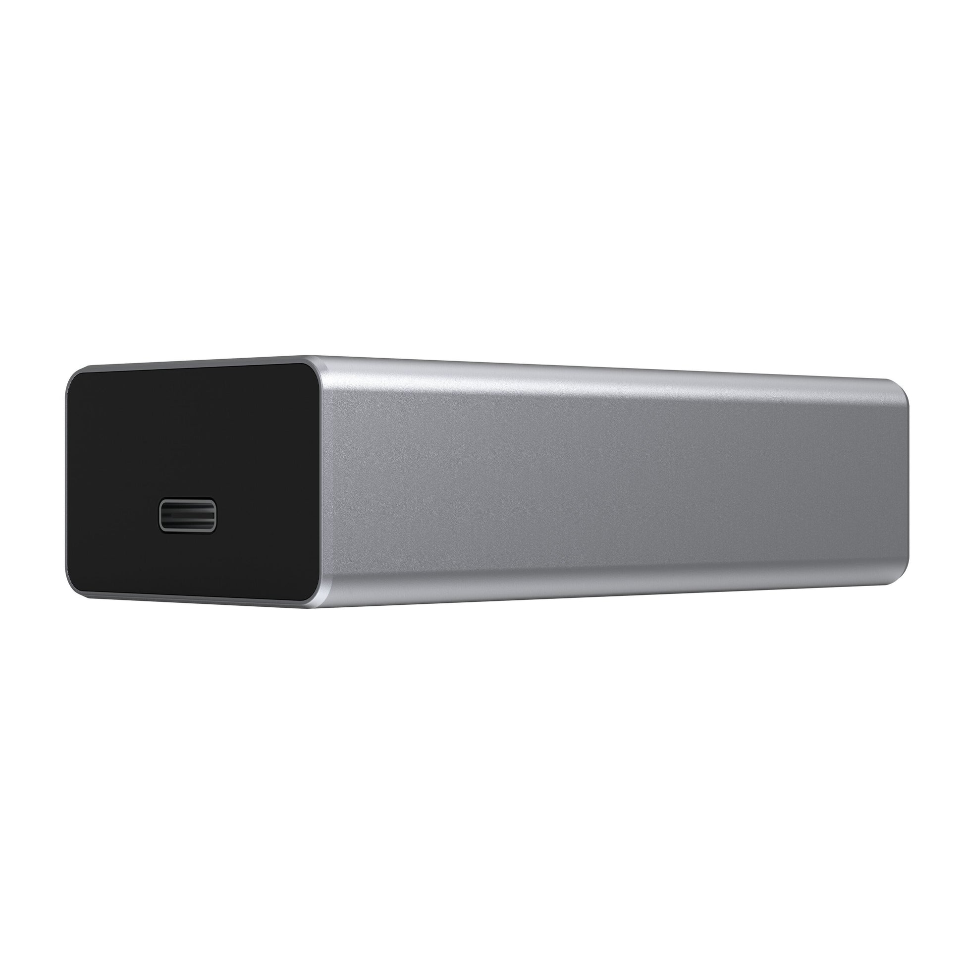CB1021 PoE-adapter, rektangulær sølv powerbank med sort ende og USB-C port.