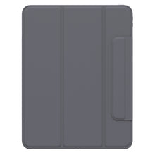 Otterbox Symmetry Folio etui til iPad Pro 13" (M4, 2024) grå, rektangulært, foldbart låg og penneholder til højre, lukket visning.