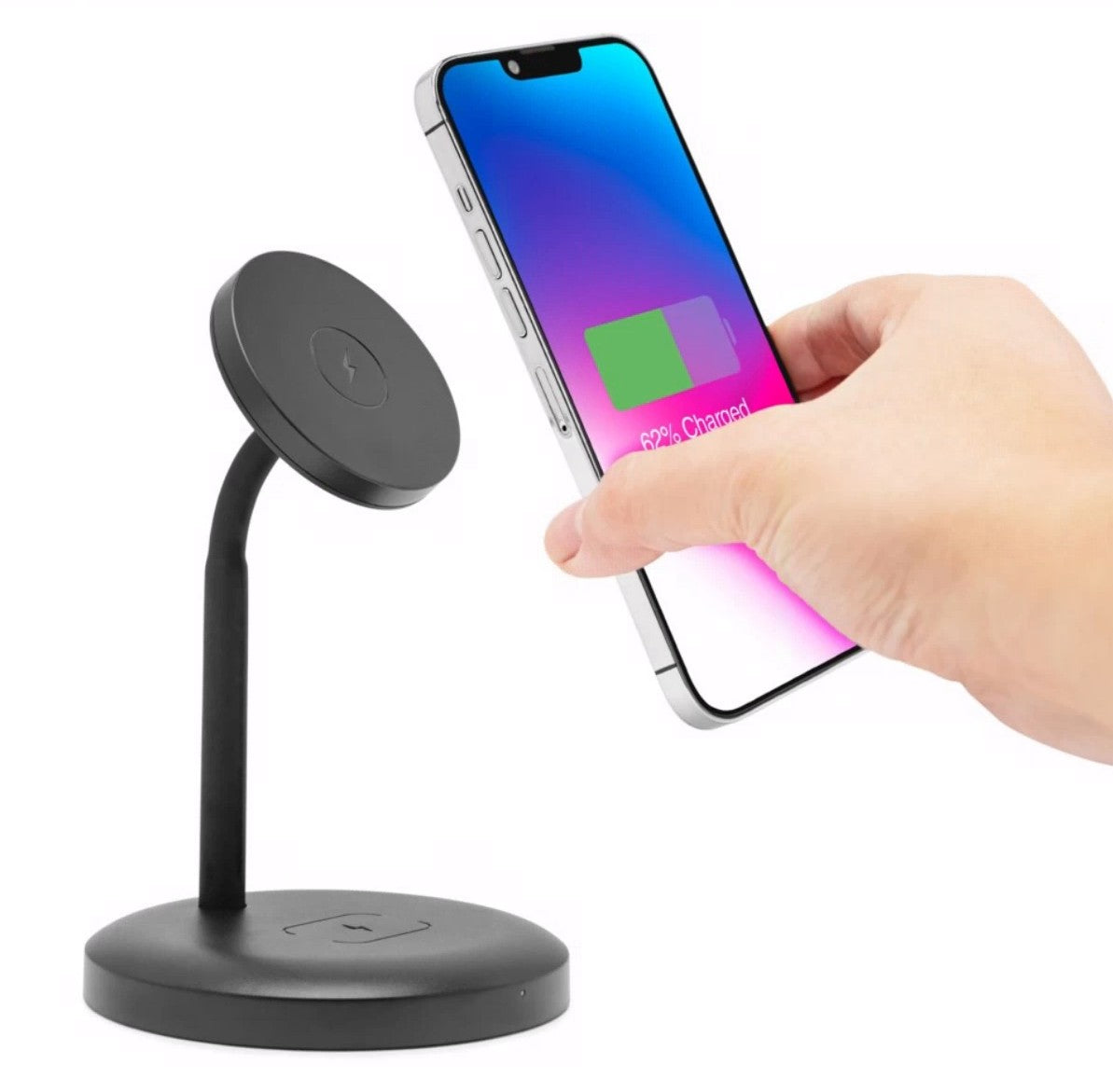 2-i-1 trådløs opladningsstation sort med rund plade og opret støtte, hånd holder smartphone med opladningsikon.