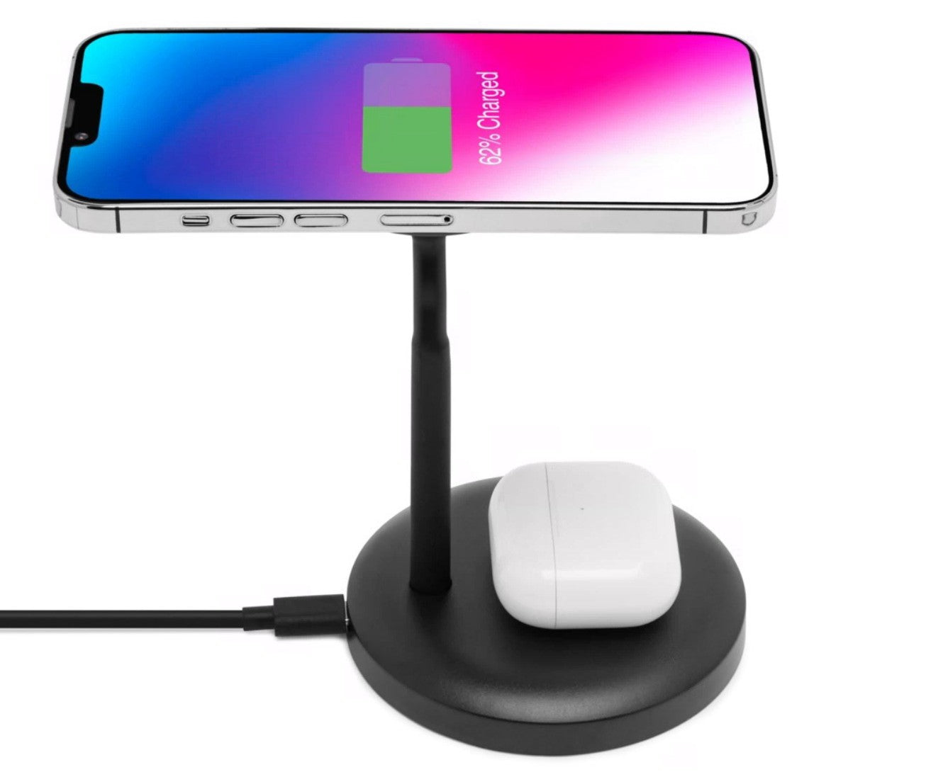 Smartphone oplades trådløst på 2-i-1 sort opladningsstation, trådløse høretelefoner i etui på basen med strømkabel.
