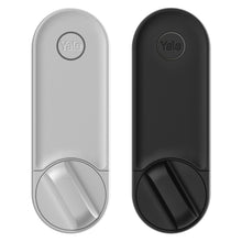 Yale Linus Smart Lock L2, sølv og sort, med roterende greb og Yale-logo, kompatibel med smart home sikkerhedssystem.