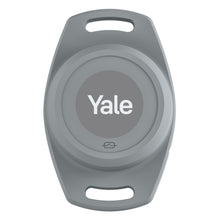 Yale nøglebrik oval grå med hvidt Yale logo til Smart åbner motoriserede garageporte, klar til nøglering eller snor.