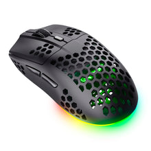 Trust Helox GXT929 trådløs gaming mus sort, honeycomb-design, sideknapper, grøngul RGB-lys ved base, 800-4800 DPI, 2,4 GHz.