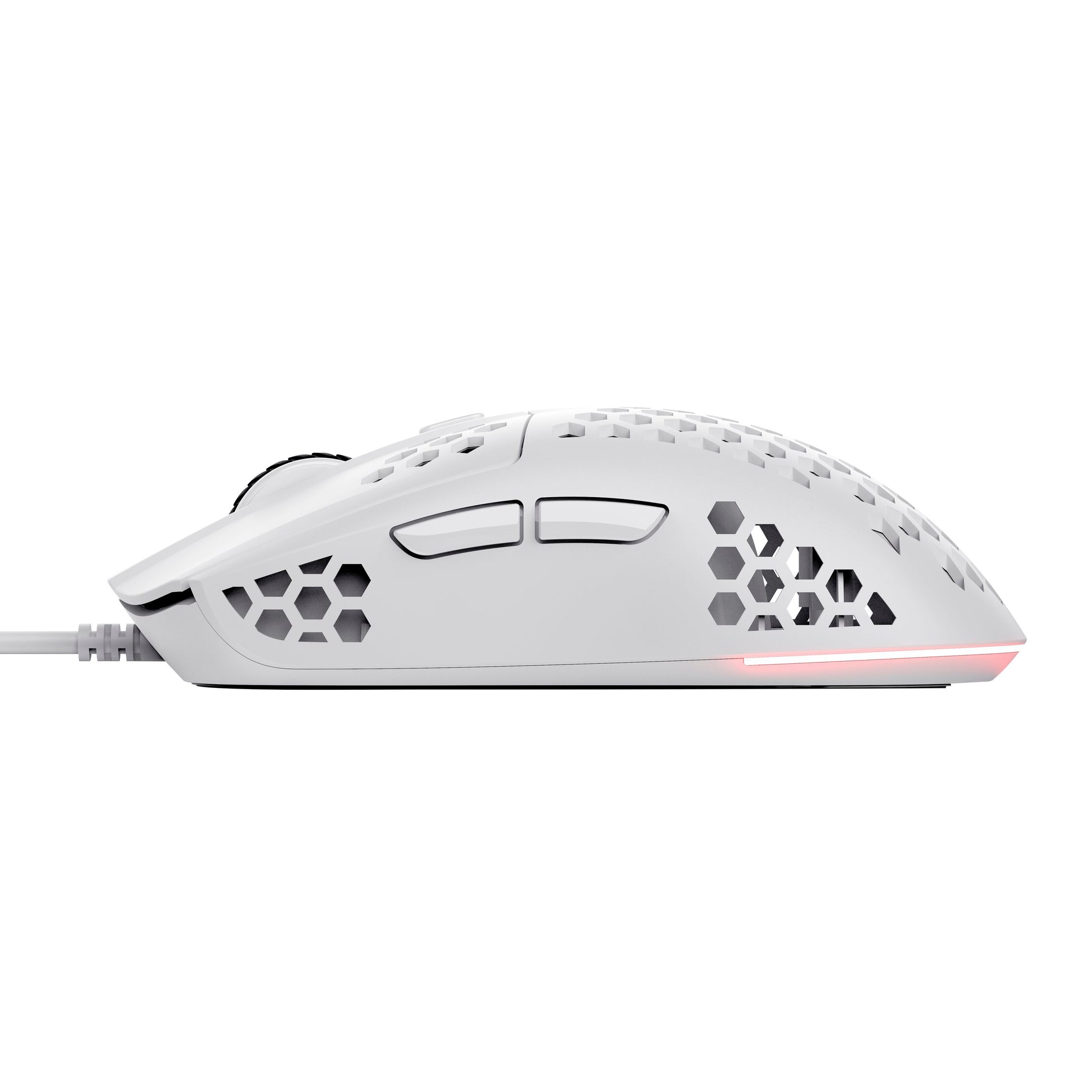 Trust Helox GXT928 letvægts gaming mus hvid, honeycomb-design, sideknapper, justerbar DPI, lysstribe ved basen, vises fra siden.