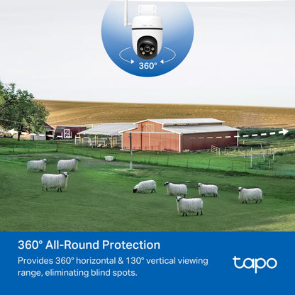 TP-Link Tapo C501GW udendørs 4G LTE kamera monteret over mark med får og rød lade, viser 360°/130° dækningsvinkel.