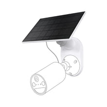 TP-Link Tapo A201 sort solcellepanel til kamera, monteret på hvidt vægbeslag med USB-C kabel til cylindrisk kamera.