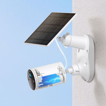 TP-Link Tapo A201 solcellepanel til overvågningskamera, monteret på væg, forbundet med kabel, sort vinkelstillet panel.