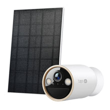Tapo C460 4K Ultra HD batteridrevet udendørs overvågningskamera med gylden linsering, frontsensorer og sort solcellepanel.