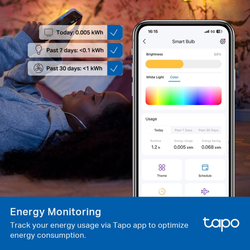 TP-Link Tapo Smart RGB LED-pære 1100 lumen E27 vises med app, energiaflæsning og tekst om smart wifi-belysning.