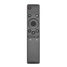 Samsung Smart TV fjernbetjening sort med strøm, tal, navigation, lydstyrke, kanal, hjem og mediaknapper.
