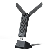 TP-Link TBE400UH sort WiFi 7 USB netværksadapter med to store antenner og lille base forbundet med kabel.