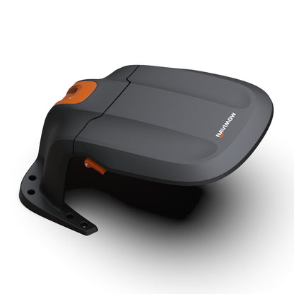 Segway Garage S1A02E til Navimow i105/i208E AWD, sort med orange detaljer, "NAVIMOW"-logo i hvid og orange på toppen.