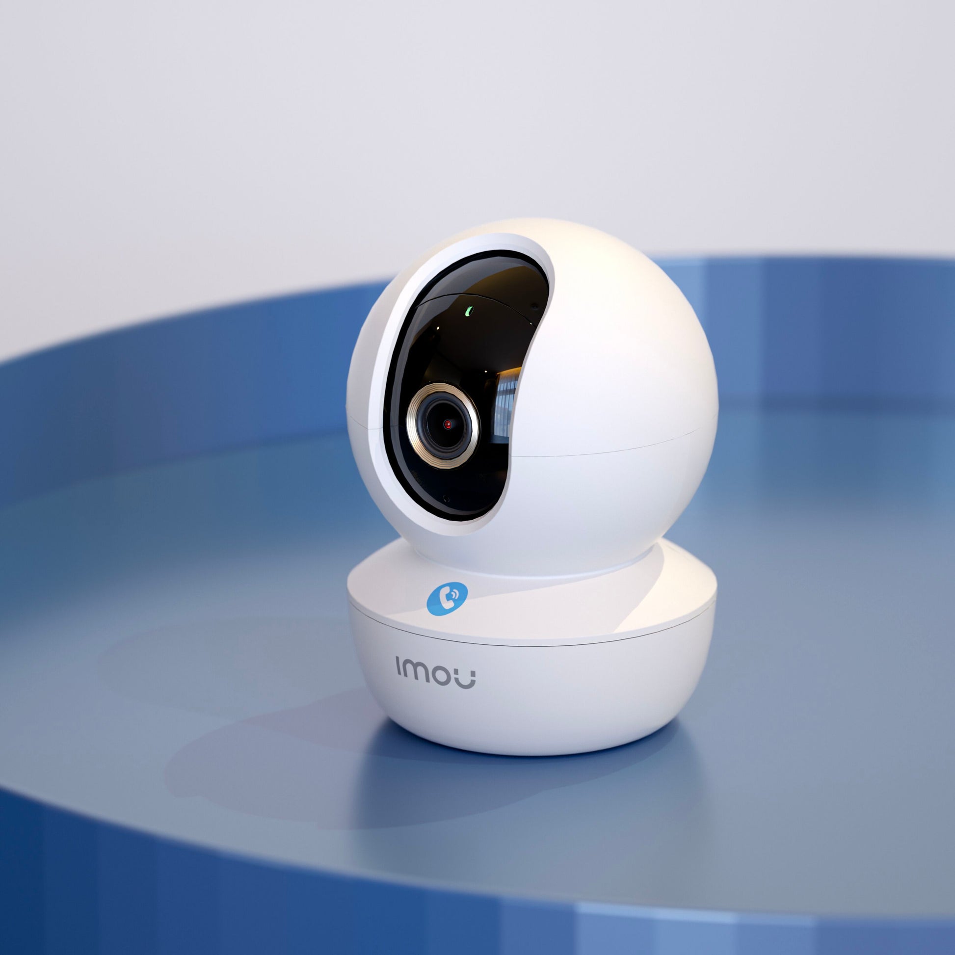 Imou Ranger RC 2K+ 4MP hvid trådløs indendørskamera med sort linse og IMOU-logo, 360° panorering.